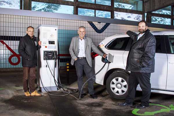 瑞士首座高山电动车充电站启动 水力发电做电源
