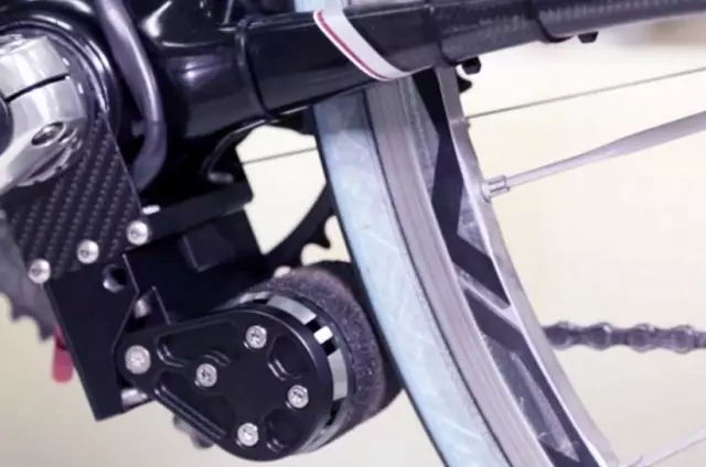 外国学生制造自行车神器 安装可达50公里每小时！
