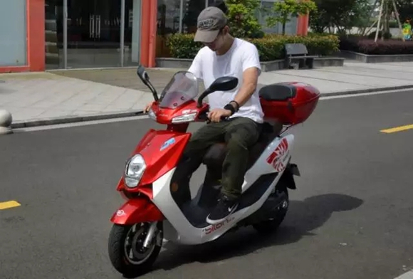 森蓝电动车评测：个性张扬的技术派，动力系的小野兽！